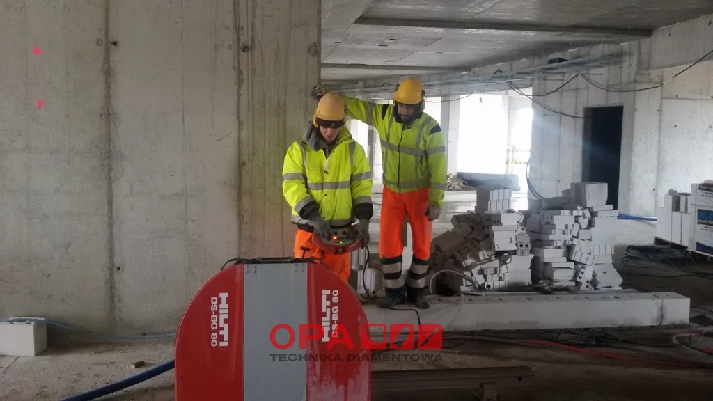 Cięcie betonu piłą diamentową